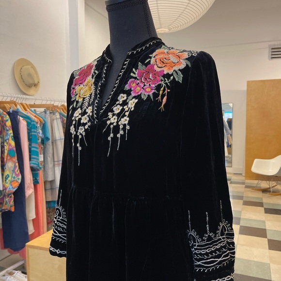 Johnny Was black velvet embroidered dress size XS - Picture 10 of 12